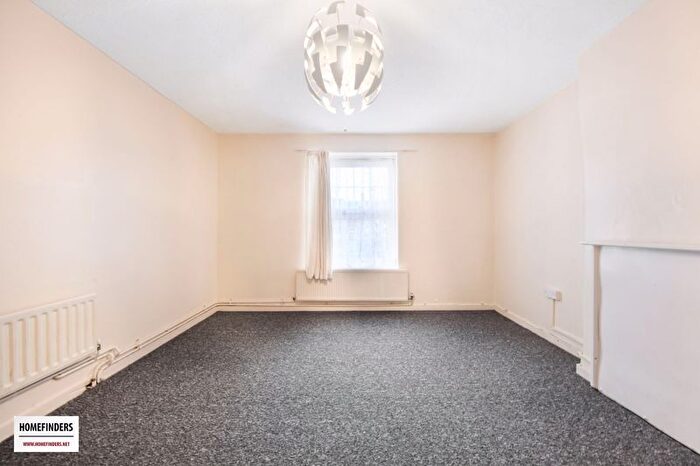 3 Bedroom Flat To Rent In Stamford Hill, London, N16