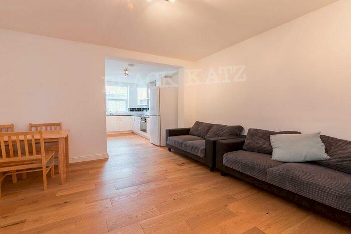 3 Bedroom Flat To Rent In Springdale Road, N16