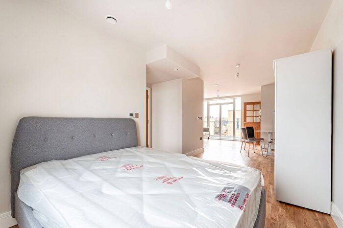 Studio To Rent In Walworth Road, Elephant And Castle, London, SE17
