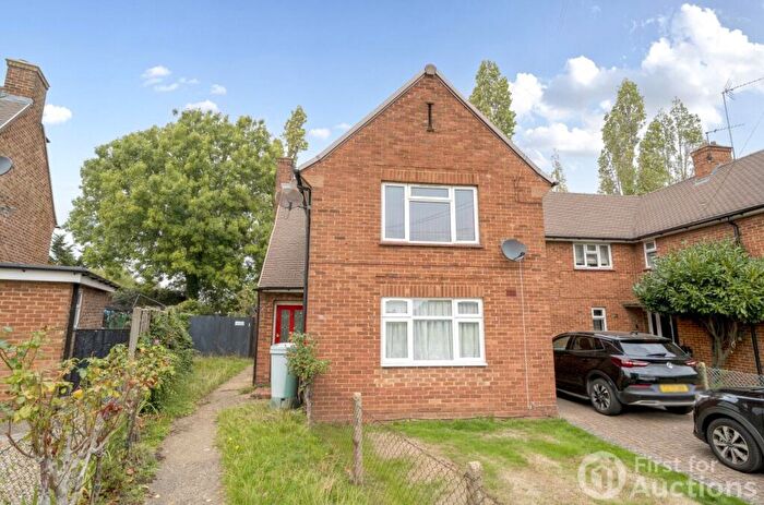 2 Bedroom Maisonette For Sale In Barnfield, Iver, Buckinghamshire, SL0