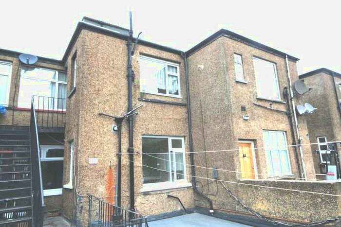 2 Bedroom Flat To Rent In Drayton Waye, Kenton, Harrow, HA3