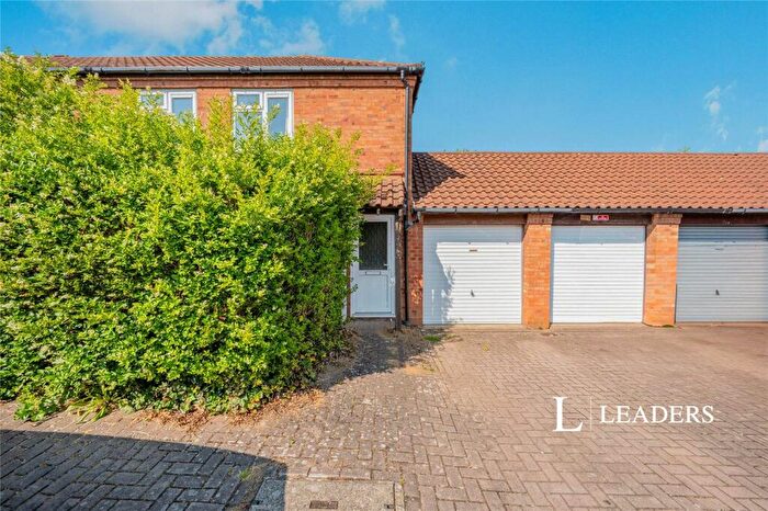 2 Bedroom Maisonette For Sale In Coachmaker Court, Neath Hill, Milton Keynes, MK14