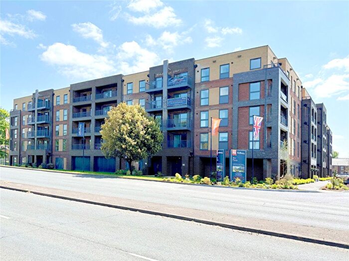 2 Bedroom Flat For Sale In Avenue, Farnborough, Hampshire, GU14