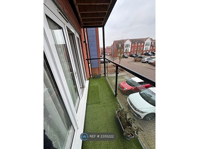 2 Bedroom Flat To Rent In Chadwick Road, Slough, SL3