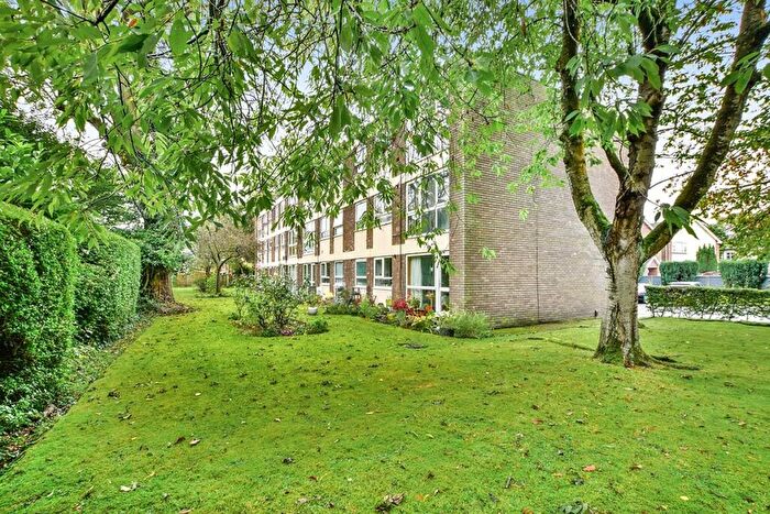 2 Bedroom Apartment For Sale In Ashton Lane, Sale, Greater Manchester, M33