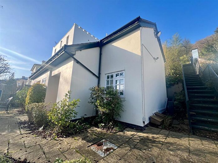 2 Bedroom Flat For Sale In Worcester Road, Malvern, WR14