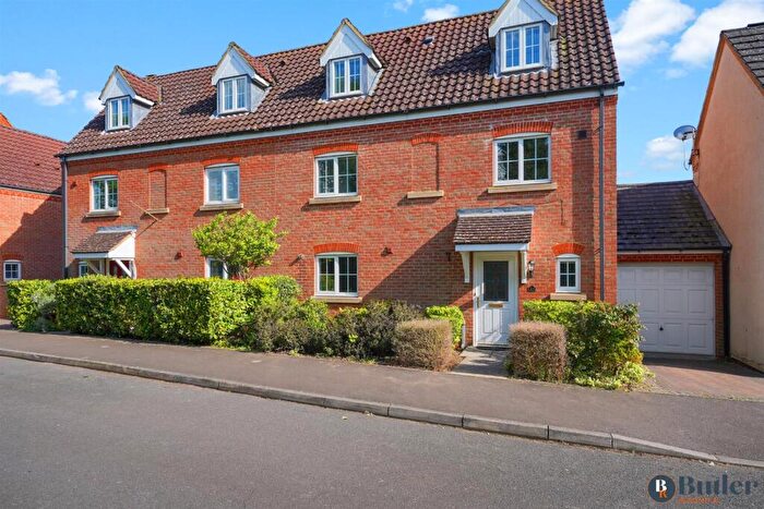 4 Bedroom Semi Detached House For Sale In Beaufort Drive, Buckden, St. Neots, PE19