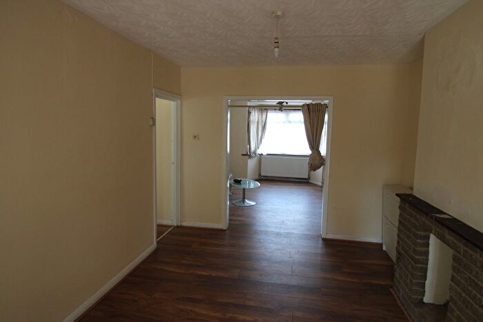 3 Bedroom Semi-Detached House To Rent In Gould Road, Feltham, TW14
