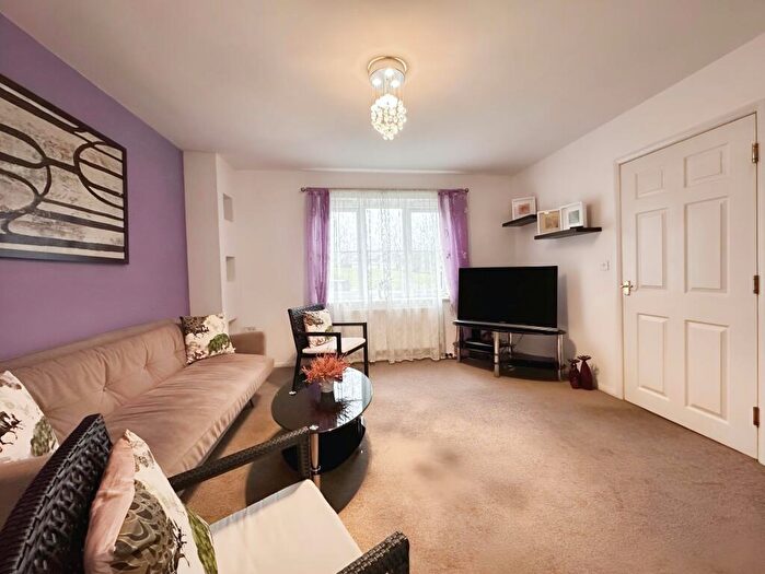 4 Bedroom Town House For Sale In Roxburgh Mews, Leeds, LS12