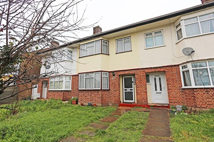 3 Bedroom Terraced House For Sale In High Road, Chadwell Heath, RM6