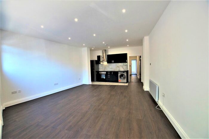 3 Bedroom Flat To Rent In Station Road, Barnet, EN5