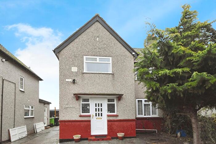 4 Bedroom Semi-Detached House For Sale In Doggetts Close, Rochford, Essex, SS4