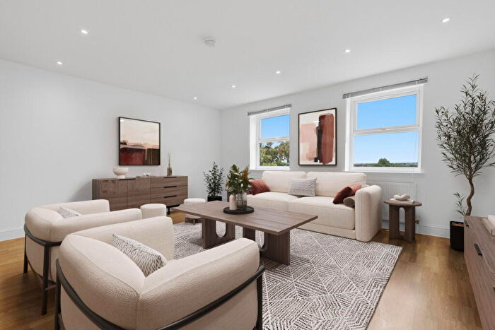 2 Bedroom Flat For Sale In Dartmouth Road, London, SE23