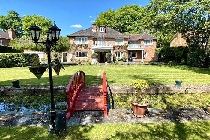 6 Bedroom Detached House For Sale In Lakeside Drive, Stoke Poges, Bucks, SL2