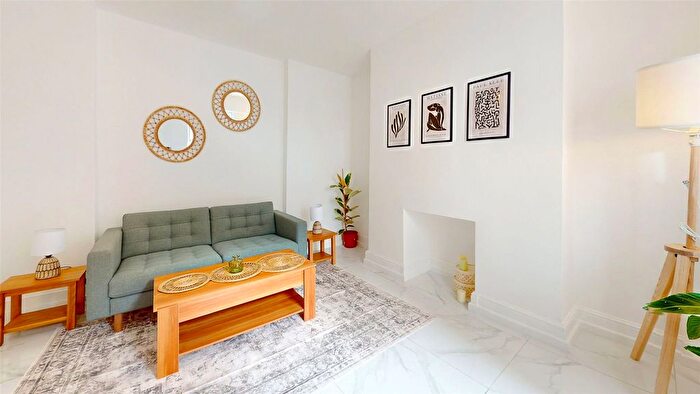 1 Bedroom Flat For Sale In Albion Road, London, N16