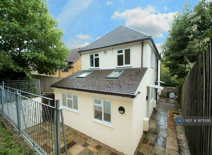 2 Bedroom Maisonette To Rent In London Road, High Wycombe, HP11