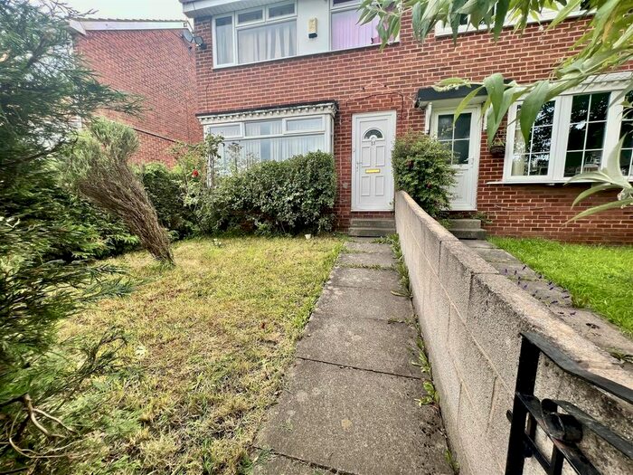 3 Bedroom Semi-Detached House To Rent In Cedar Close, Armley, Leeds, LS12