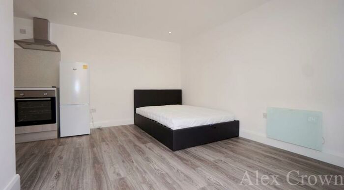 Studio To Rent In Rayleigh Road, Palmers Green, N13