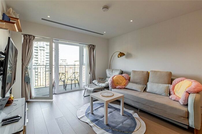 3 Bedroom Apartment To Rent In Beaufort Square, London, NW9