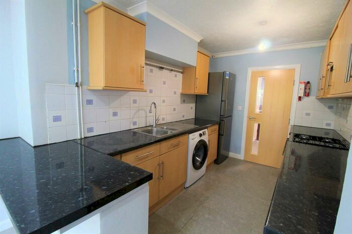 6 Bedroom Semi-Detached House To Rent In The Chase, Guildford, GU2