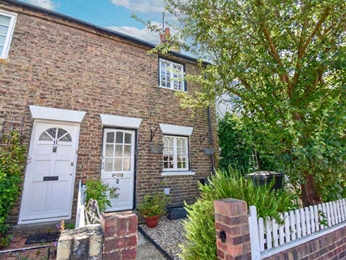2 Bedroom Terraced House For Sale In The Grove, Bedford, MK40