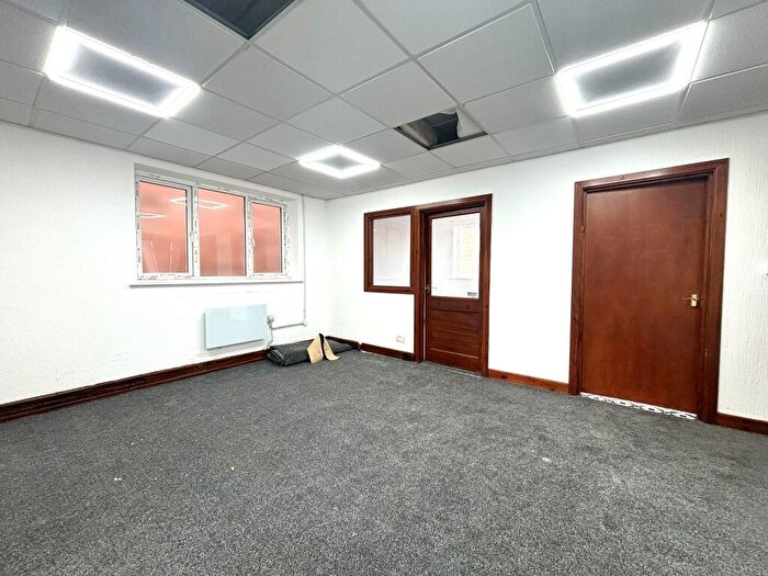 2 Bedroom House To Rent In Bristol Road South, Northfield, B31