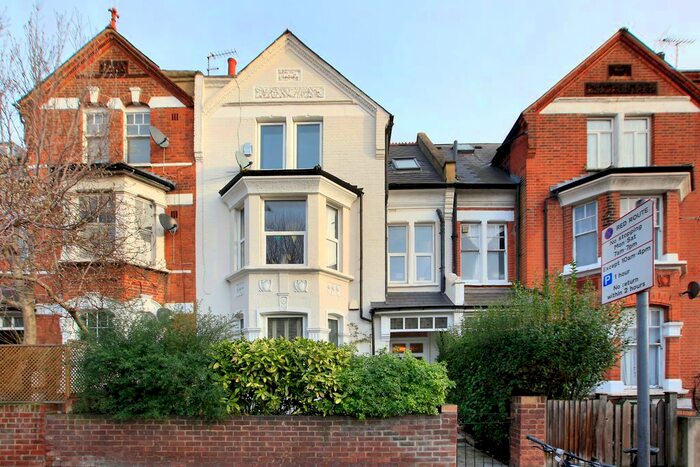 2 Bedroom Flat To Rent In Cavendish Road, Clapham South, SW12