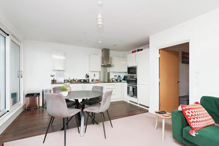 2 Bedroom Flat For Sale In Charrington Place, St Albans, AL1