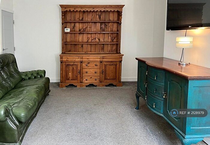 3 Bedroom Terraced House To Rent In Brook Street, Moldgreen, Huddersfield, HD5
