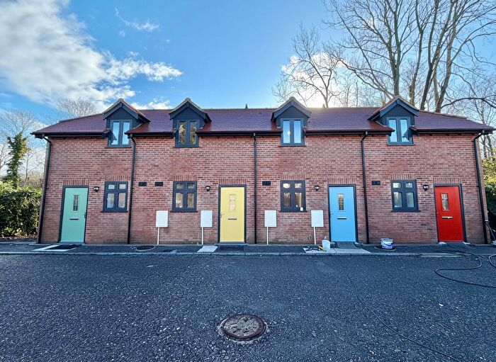 2 Bedroom End Of Terrace House For Sale In South Street, Hythe, SO45