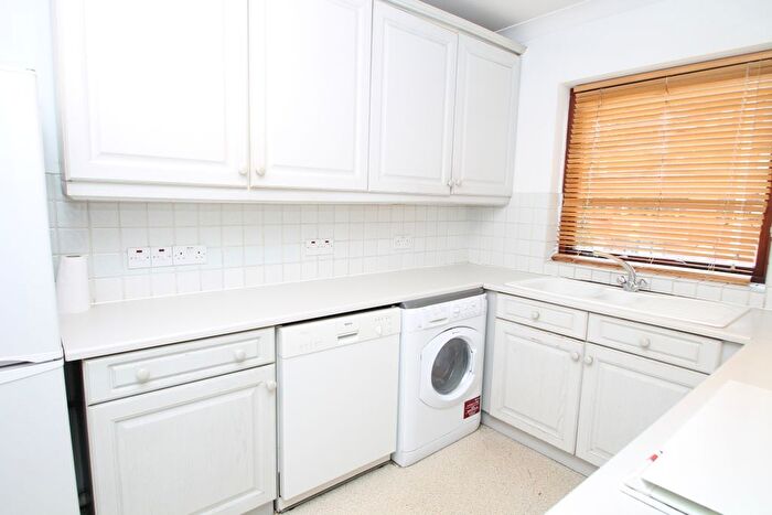 2 Bedroom Flat To Rent In Park Hill Rise, Croydon, CR0