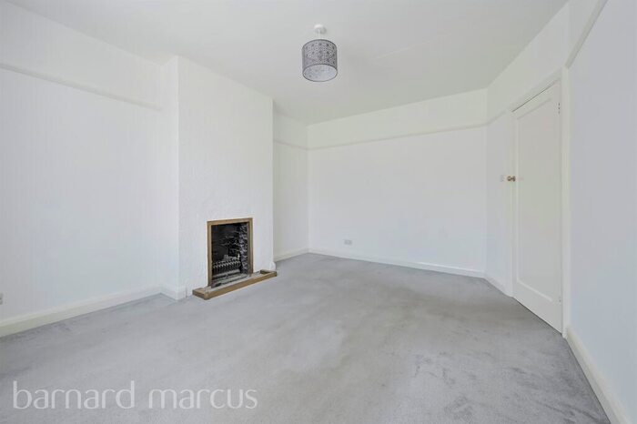 2 Bedroom Flat For Sale In The Parade, Burgh Heath, Tadworth, KT20