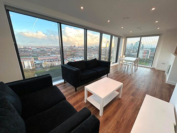 3 Bedroom Apartment To Rent In Trafford Road, Salford, Greater Manchester, M5