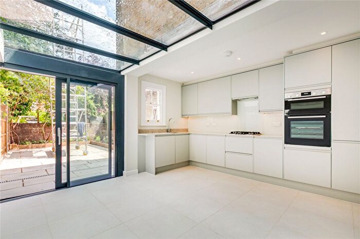 3 Bedroom Terraced House To Rent In Walcot Square, London, SE11