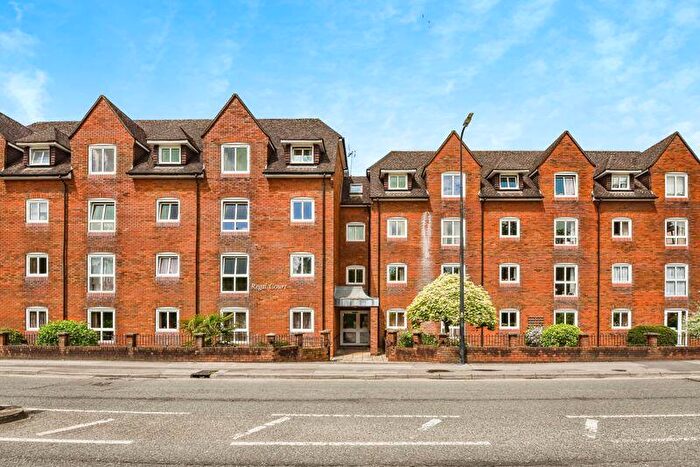 1 Bedroom Flat For Sale In Regal Court (Warminster), Warminster, BA12