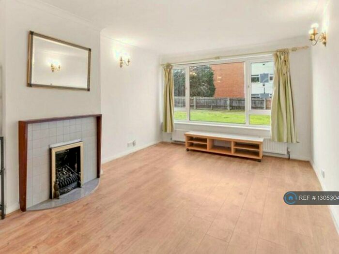 2 Bedroom Flat To Rent In Roxborough Avenue, Harrow, HA1