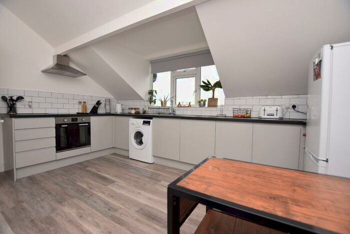 3 Bedroom Apartment To Rent In Bainbrigge Road, Headingley, Leeds, West Yorkshire, LS6