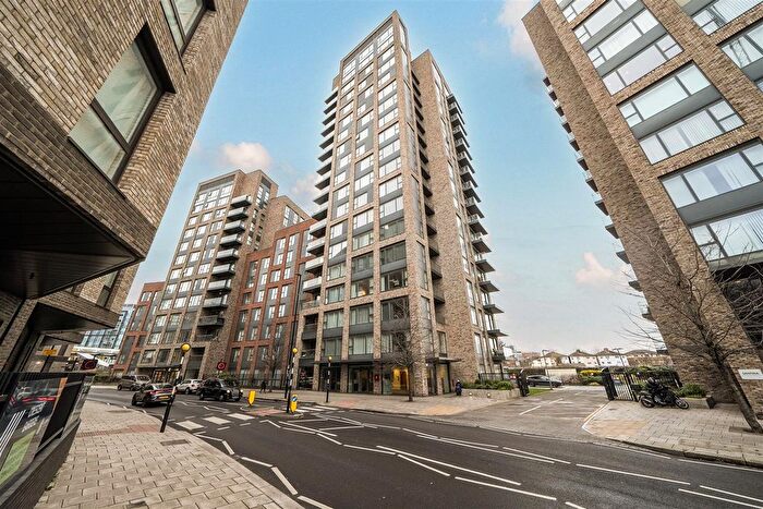 3 Bedroom Flat To Rent In Rainier Apartments, Cherry Orchard Road, Croydon, CR0