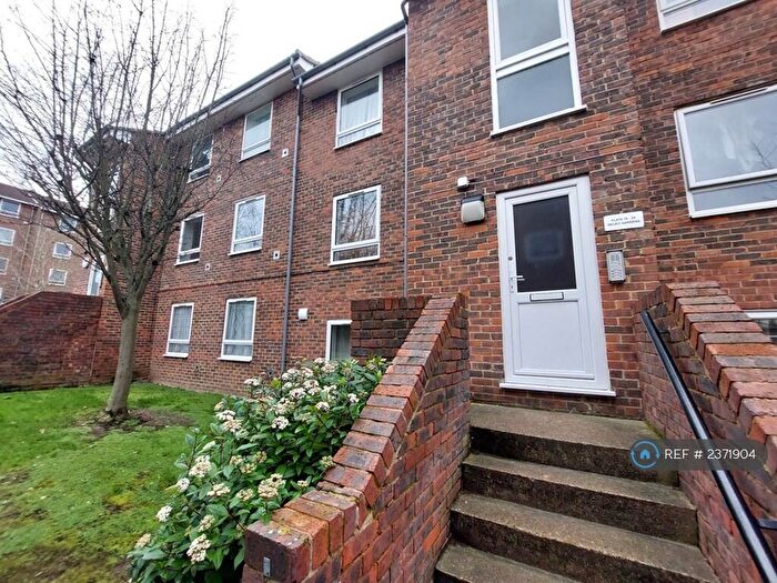 2 Bedroom Flat To Rent In Relko Gardens, Sutton, SM1