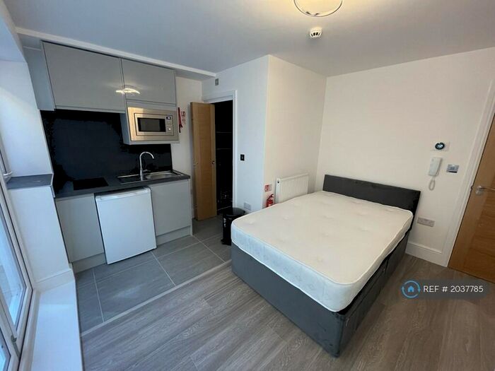 Studio To Rent In Davidson Road, Croydon, CR0