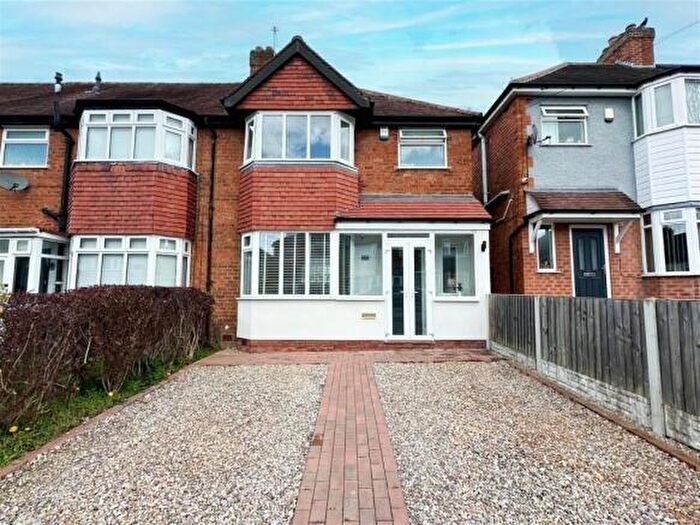 Semi-Detached House To Rent In Lindsworth Road, Birmingham, West Midlands, B30