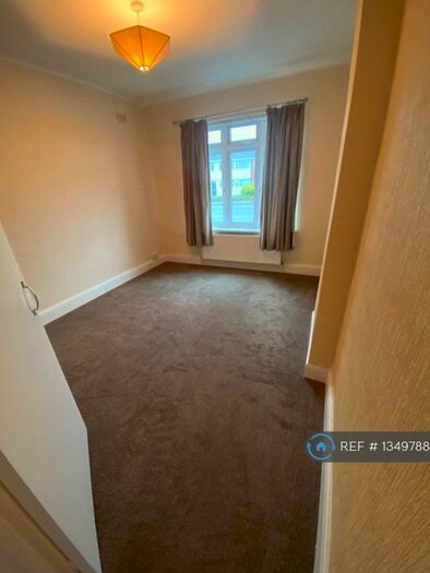 3 Bedroom Bungalow To Rent In Blackfen Road, Sidcup, DA15