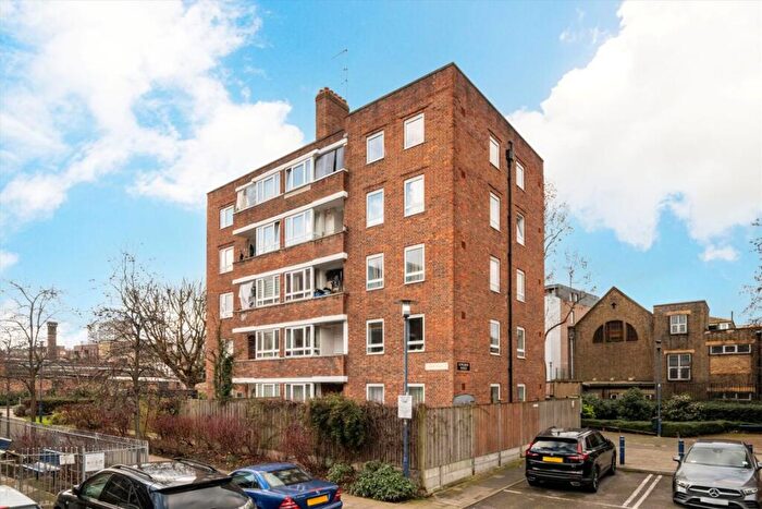 3 Bedroom Flat To Rent In Haggerston Road, Hackney, E8