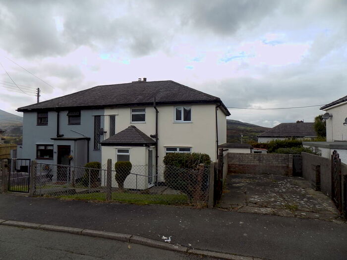 3 Bedroom Semi-Detached House To Rent In Maes Coetmor, Bethesda, Bangor, LL57