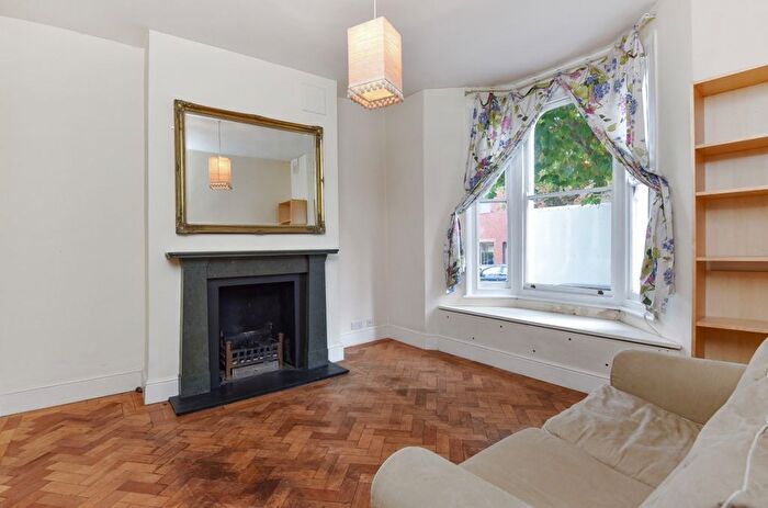 3 Bedroom Detached House To Rent In Sharsted Street, Kennington, London, SE17