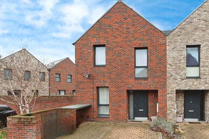 3 Bedroom End Of Terrace House For Sale In Chapel Road, Tilbury, RM18