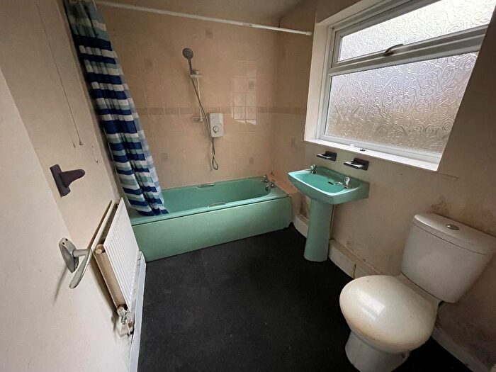 2 Bedroom End Of Terrace House For Sale In Broadway, Lancaster, LA1