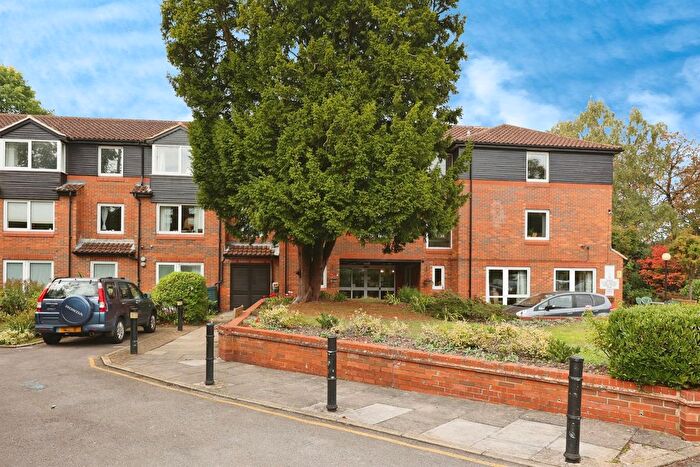 1 Bedroom Flat For Sale In Elstree Road, Bushey Heath, Bushey, WD23