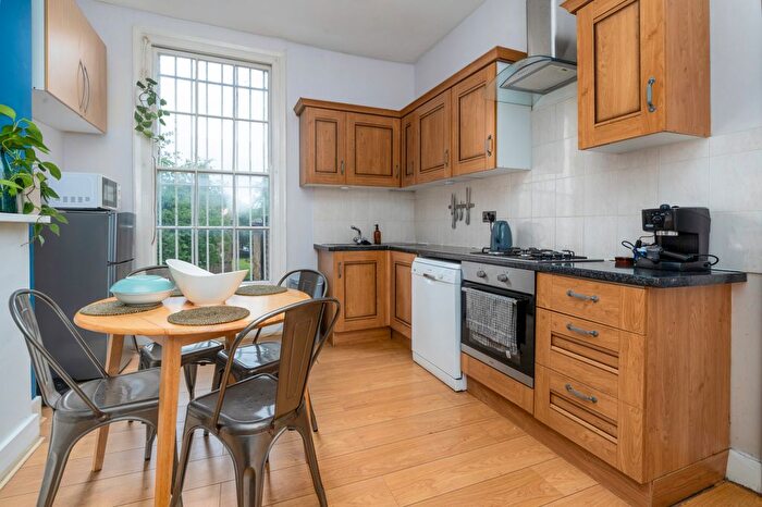 3 Bedroom Flat To Rent In Highbury Park, Highbury, London, N5