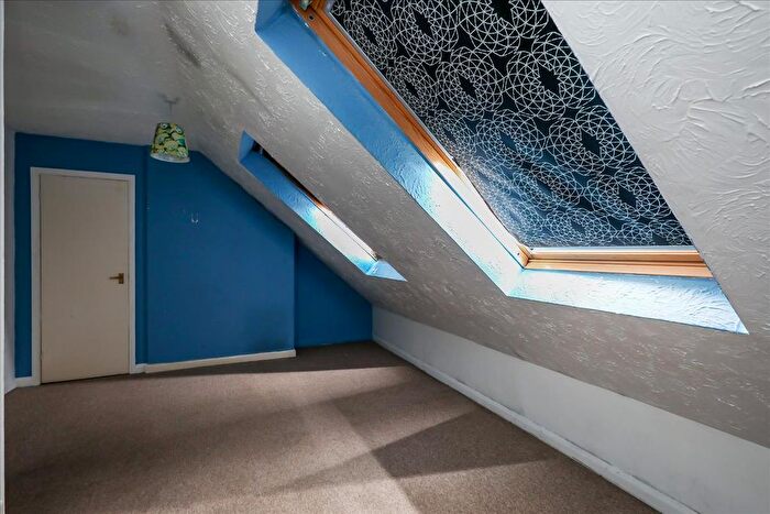 1 Bedroom Flat To Rent In Godolphin Place, Acton, W3